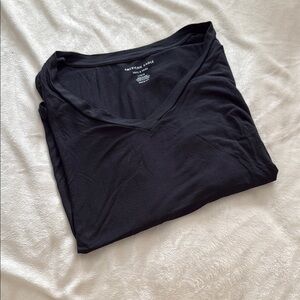American Eagle Outfitters Women’s Large Classic Black Tee